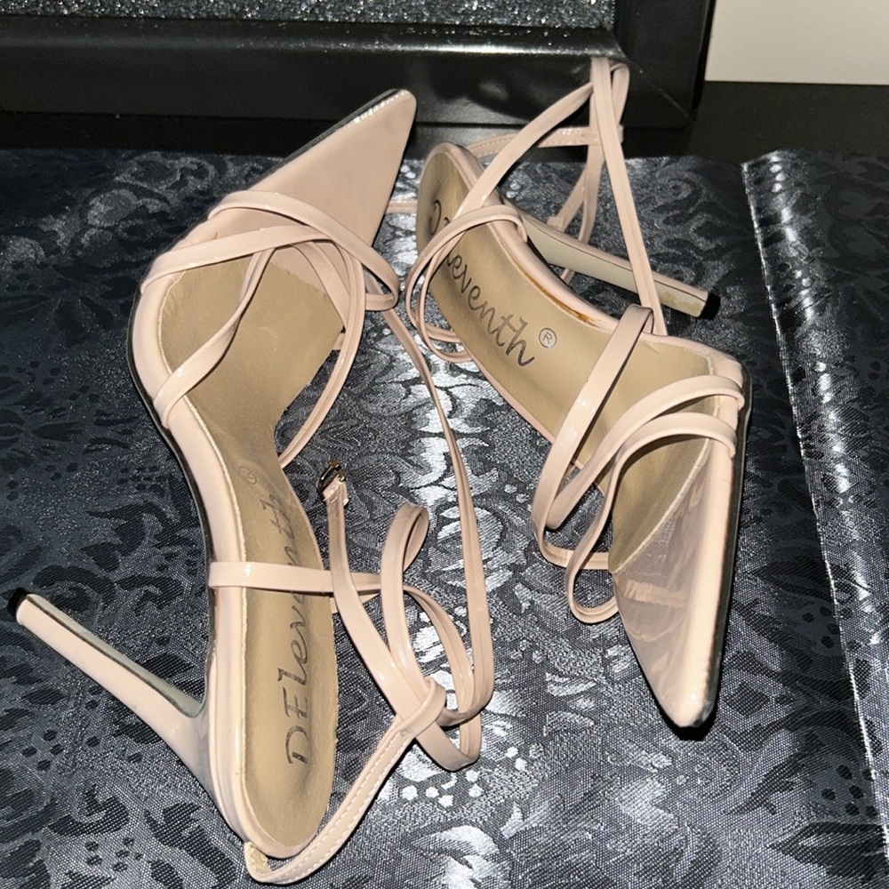 DEleventh tan like new strappy high heel Stiletto sandals size 41 or 9.5 - Picture 4 of 4